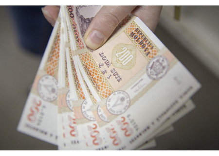 Câștigul salarial mediu lunar brut și indicele numărului mediu al salariaților în trimestrul I 2022